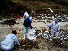 海岸清掃ボランティア01