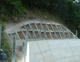 新庄　急傾斜地崩壊対策工事11